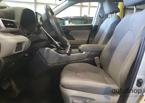 2021 Toyota Highlander L z USA, uszkodzony, nr VIN 5TDBZRBH5MS091517